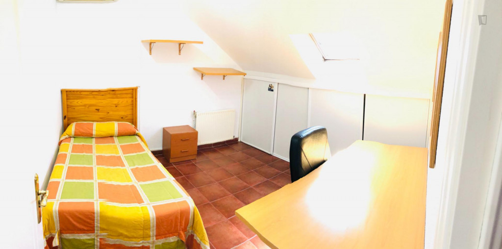 Cool single bedroom 5' walking from UAX (Universidad Alfonso X El Sabio) - Madrid - chambre - ImmoJeune
