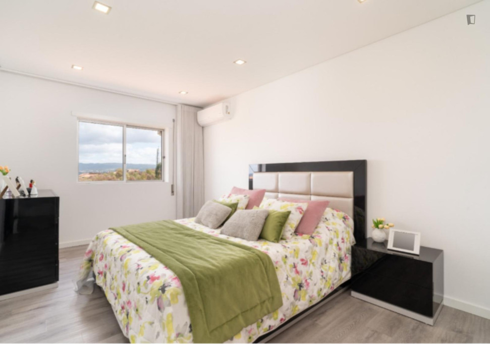 Exciting Double Bedroom close to Politécnico de Coimbra - Coimbra - chambre - ImmoJeune