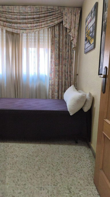 Cozy single bedroom in apartment in Mislata, well connected to the city center - Valence - chambre - ImmoJeune