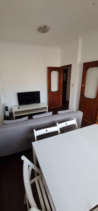 Captivating 3 Bedroom Apartment close to Marquês Metro - Porto - chambre - ImmoJeune