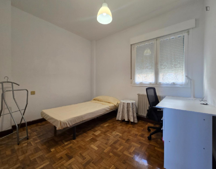 Cozy Single Bedroom close to Yamaguchi Park - Pamplona - chambre - ImmoJeune
