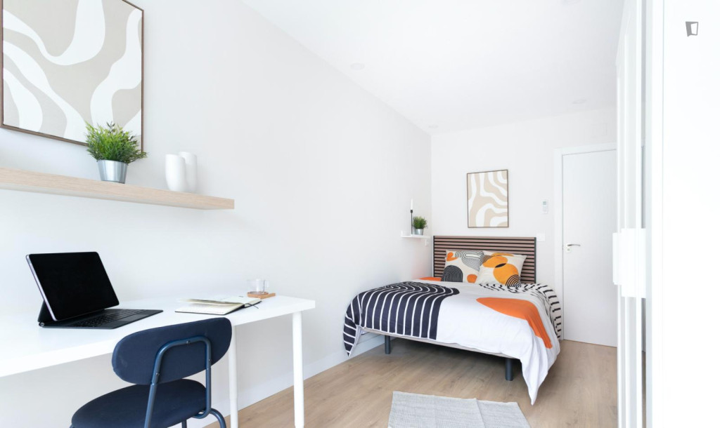 Bright double bedroom in a fully renovated high-end apartment in Chamberí - Madrid - chambre - ImmoJeune