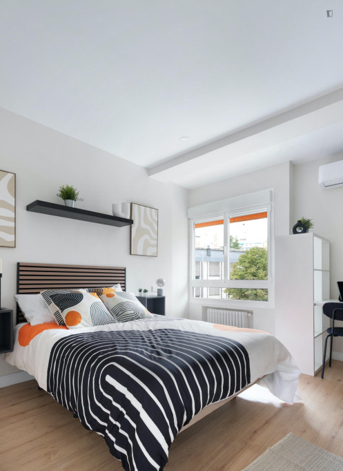 Pleasing double bedroom in a fully renovated high-end apartment in Chamberí - Madrid - chambre - ImmoJeune
