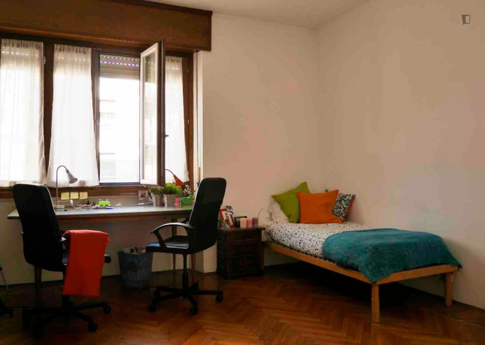 Bed in a welcoming twin bedroom, in Città Studi - Politecnico - Milan - chambre - ImmoJeune