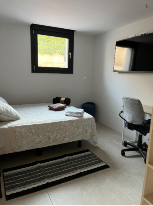 Inspiring Double Bedroom close to Lo Torrent Park - Alicante - chambre - ImmoJeune