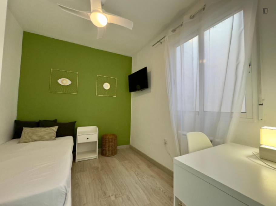 Welcoming Single Bedroom close to Del Pinar Park - Castello de la Plana - chambre - ImmoJeune