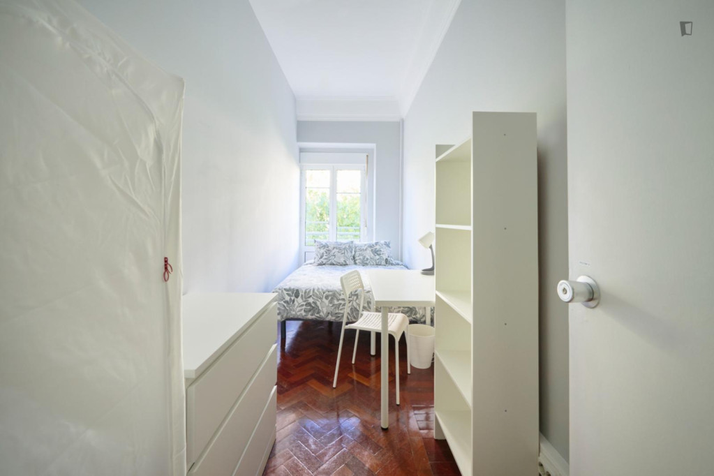 Alluring double bedroom with a balcony, in Saldanha - Lisbonne - chambre - ImmoJeune