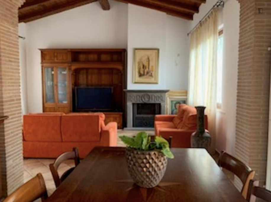 Lovely House with garden in Infernetto - Rome - chambre - ImmoJeune