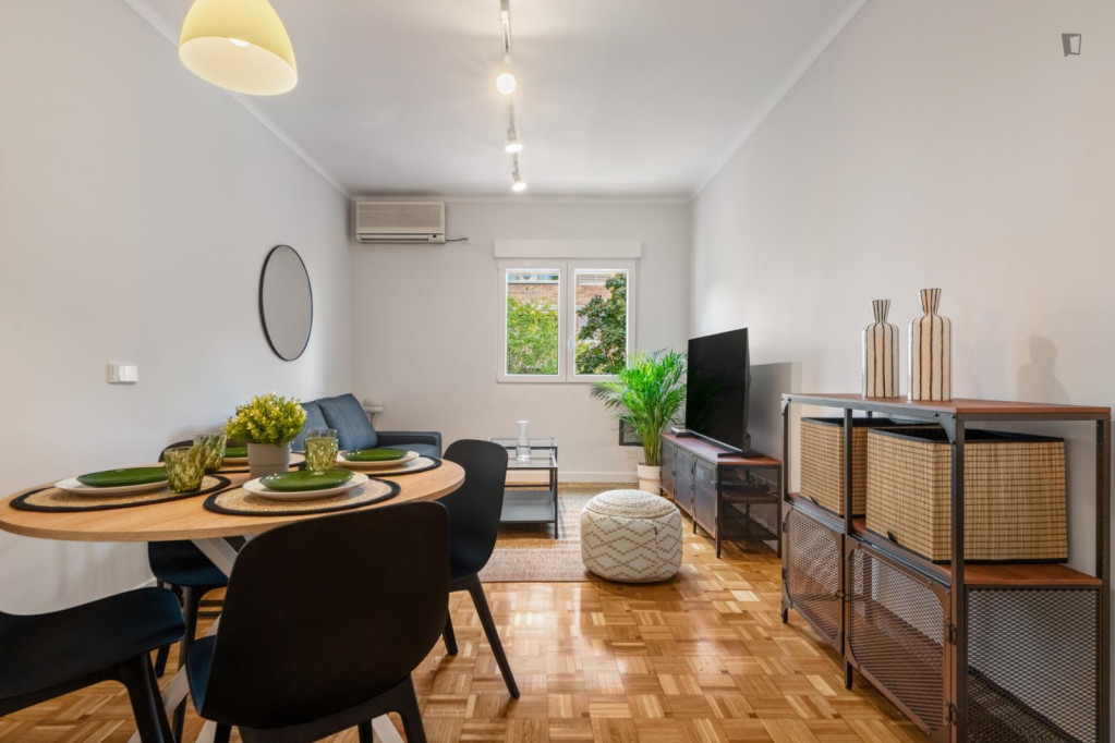 Welcoming 2-bedroom apartment in well-connected El Viso - Madrid - chambre - ImmoJeune