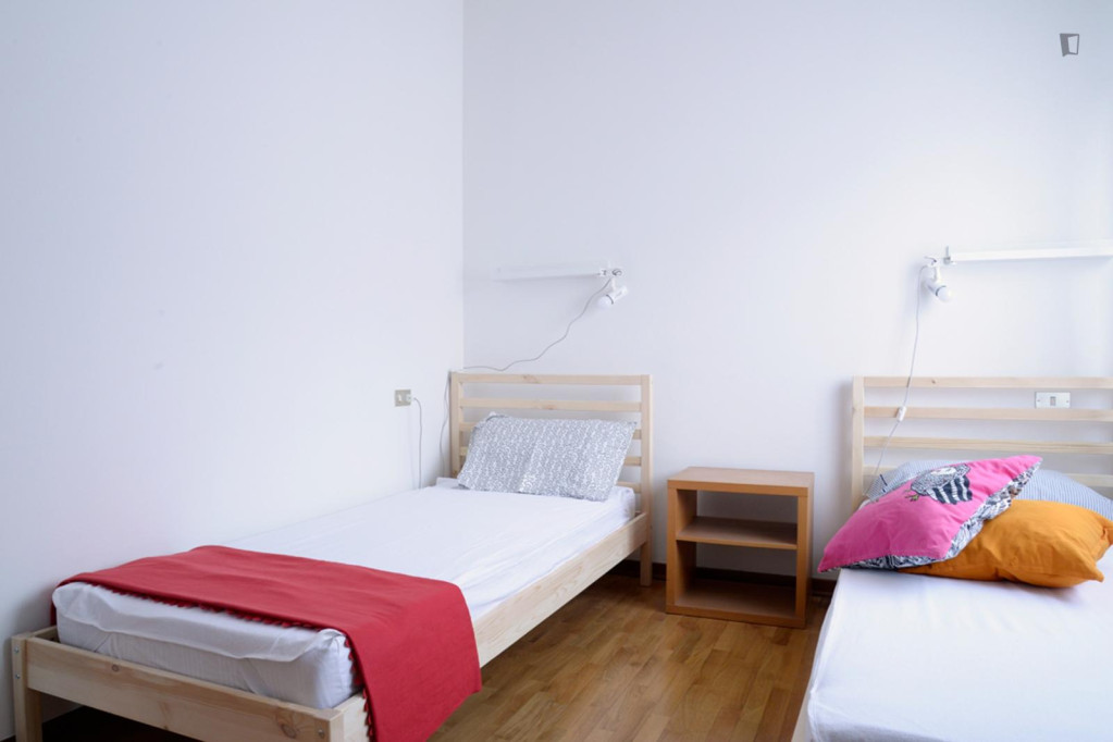 Bed in lovely twin bedroom in Bicocca - Milan - chambre - ImmoJeune