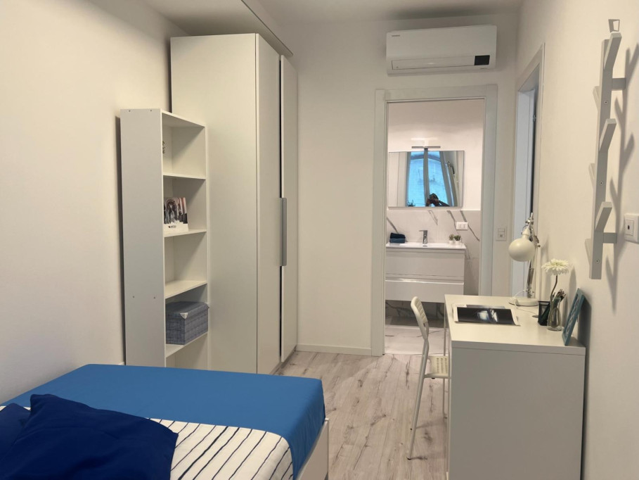 Comfy double ensuite bedroom near the Bolivar metro - Milan - chambre - ImmoJeune