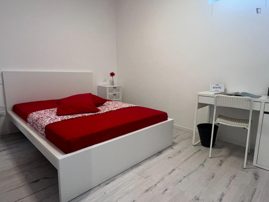 Very cosy double bedroom near the Bolivar metro - Milan - chambre - ImmoJeune