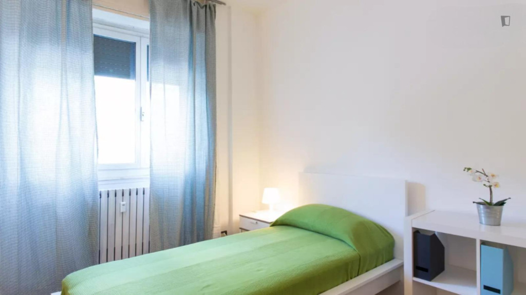 Bed in neat twin bedroom in the Red Church neighbourhood - Milan - chambre - ImmoJeune