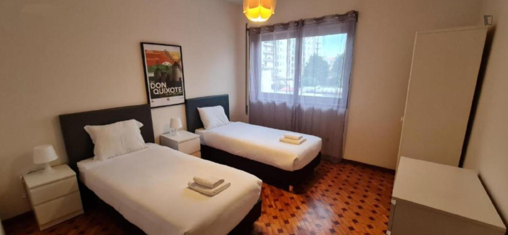 Special 4 Bedroom Apartment with a Balcony close to Marquês Metro - Porto - chambre - ImmoJeune