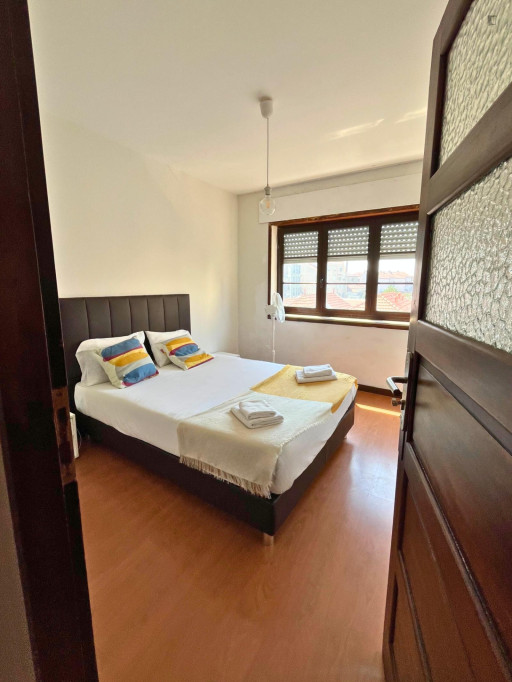 Inviting 3 Bedroom Apartment close to Carolina Michaelis Metro - Porto - chambre - ImmoJeune