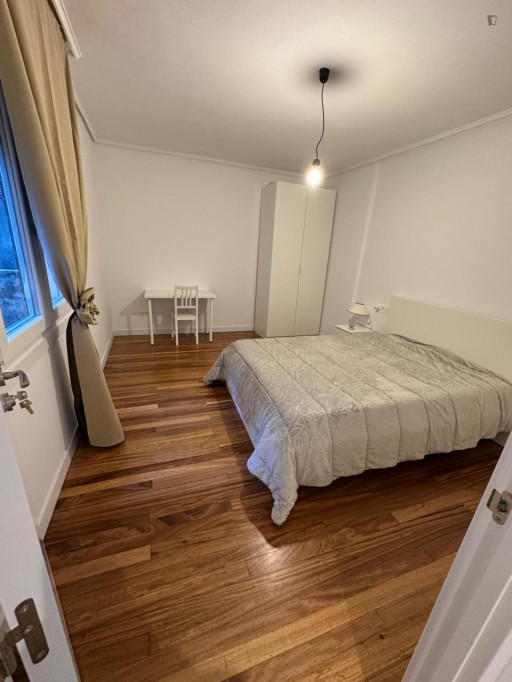 Charming Double Bedroom close to Algorta Metro - Bilbao - chambre - ImmoJeune