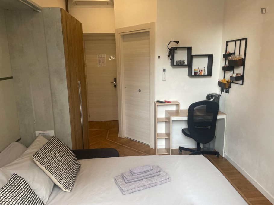 Double Bedroom with private bathroom in Turin  - Turin - chambre - ImmoJeune