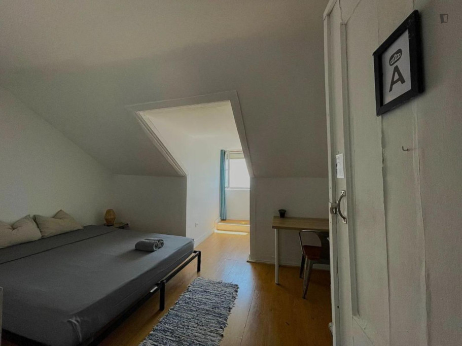 Room A in a shared flat not too far from Santos train station - Lisbonne - chambre - ImmoJeune