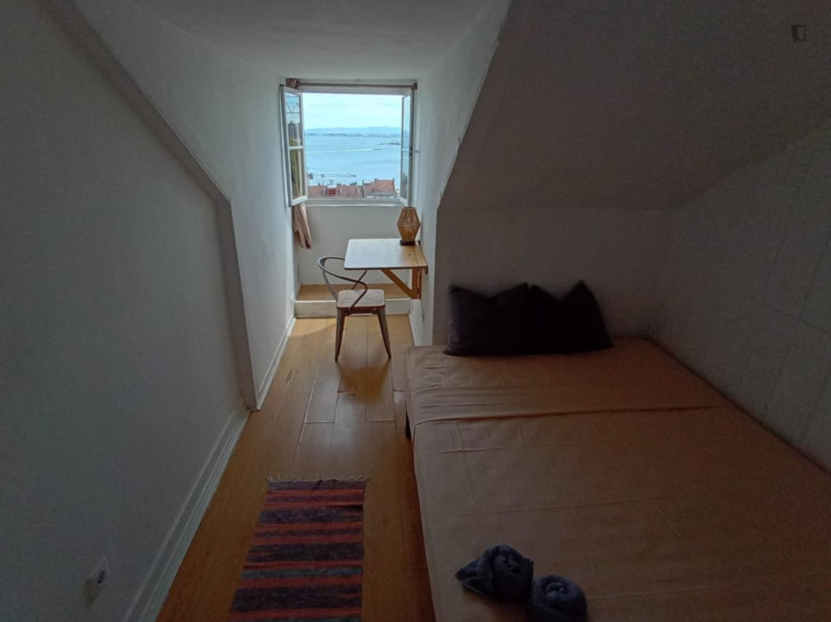 Nice bedroom in a shared apartment close to Santos train station - Lisbonne - chambre - ImmoJeune