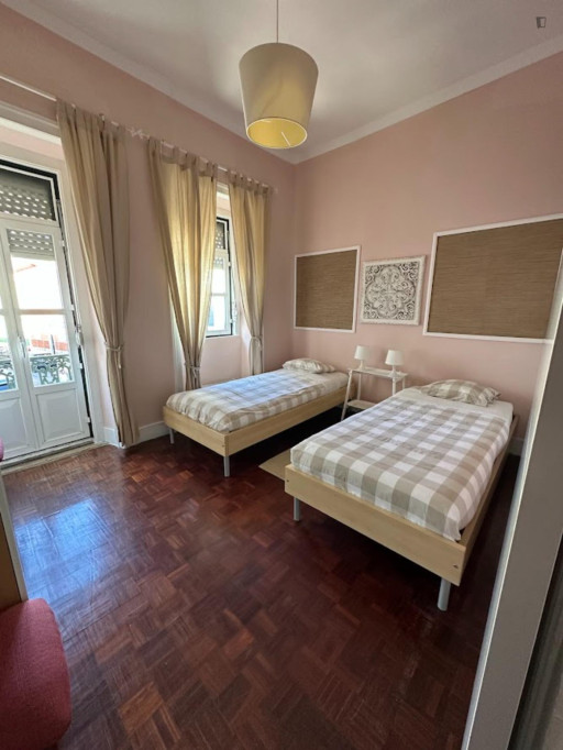 Pleasant bedroom in a quiet residential area - Lisbonne - chambre - ImmoJeune