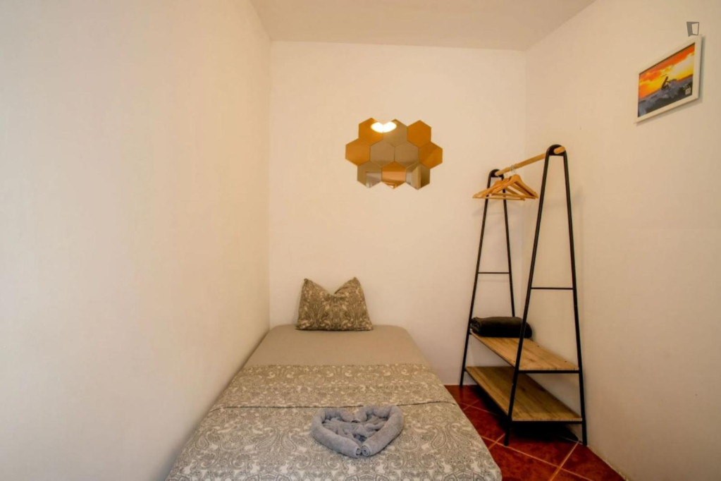 Nice bedroom in a 4-bedroom flat - Lisbonne - chambre - ImmoJeune