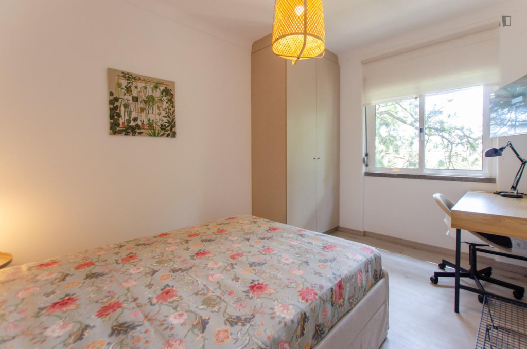 SANTIX5 - Very cool double bedroom close to Nova SBE - Lisbonne - chambre - ImmoJeune