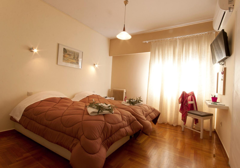 Tastefully renovated 1 bedroom furnished apartment in the heart of Athens - Athens - chambre - ImmoJeune