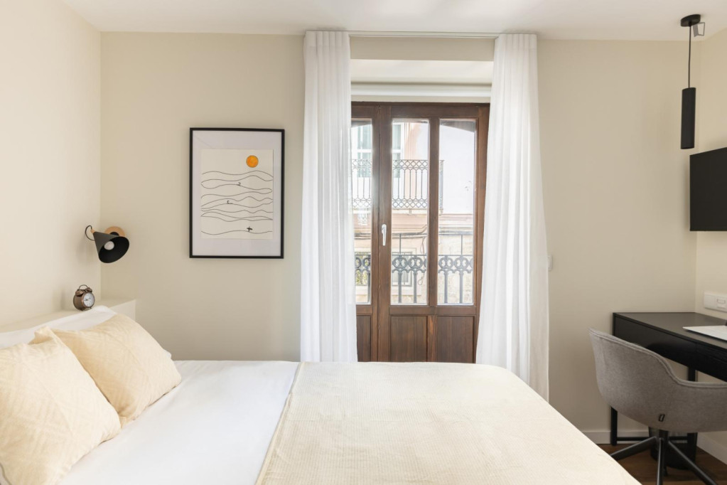 Bright single bedroom with ensuite bathroom in Ciutat Vella - Valence - chambre - ImmoJeune
