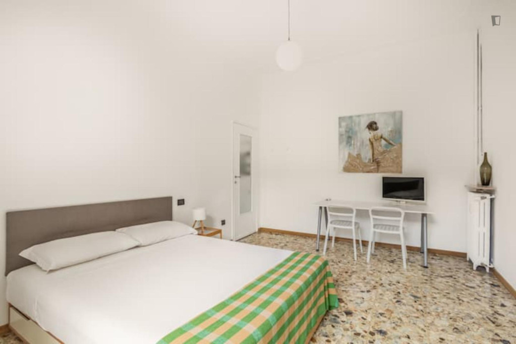 Neat double bedroom near Milano Centrale station - Milan - chambre - ImmoJeune