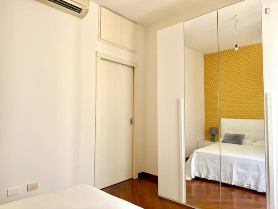 Cosy double bedroom near Tre Torri metro - Milan - chambre - ImmoJeune