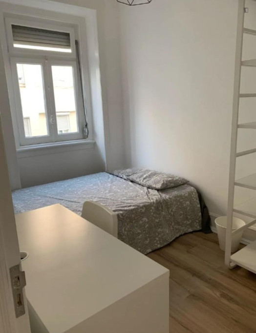 Sunny bedroom in Arroios area - Lisbonne - chambre - ImmoJeune