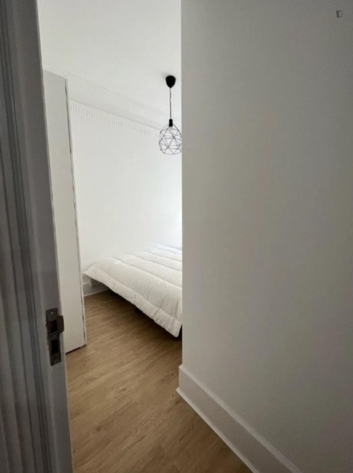 Pleasant bedroom near Anjos metro station - Lisbonne - chambre - ImmoJeune