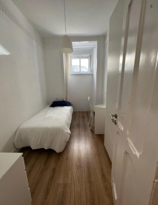 Nice bedroom near Miradouro do Monte Agudo - Lisbonne - chambre - ImmoJeune