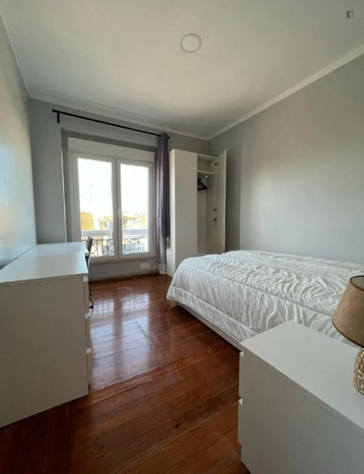Charming bedroom near Anjos metro station - Lisbonne - chambre - ImmoJeune