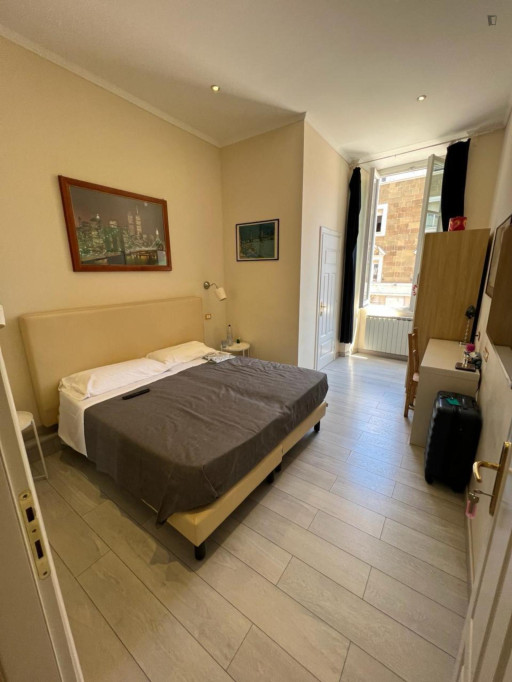 Welcoming Ensuite Bedroom in Rome - Rome - chambre - ImmoJeune