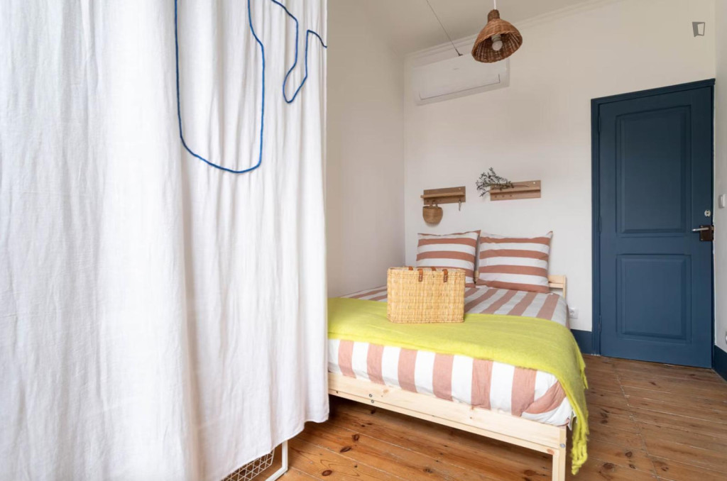 Light-filled bedroom close to Anjos metro station - Lisbonne - chambre - ImmoJeune