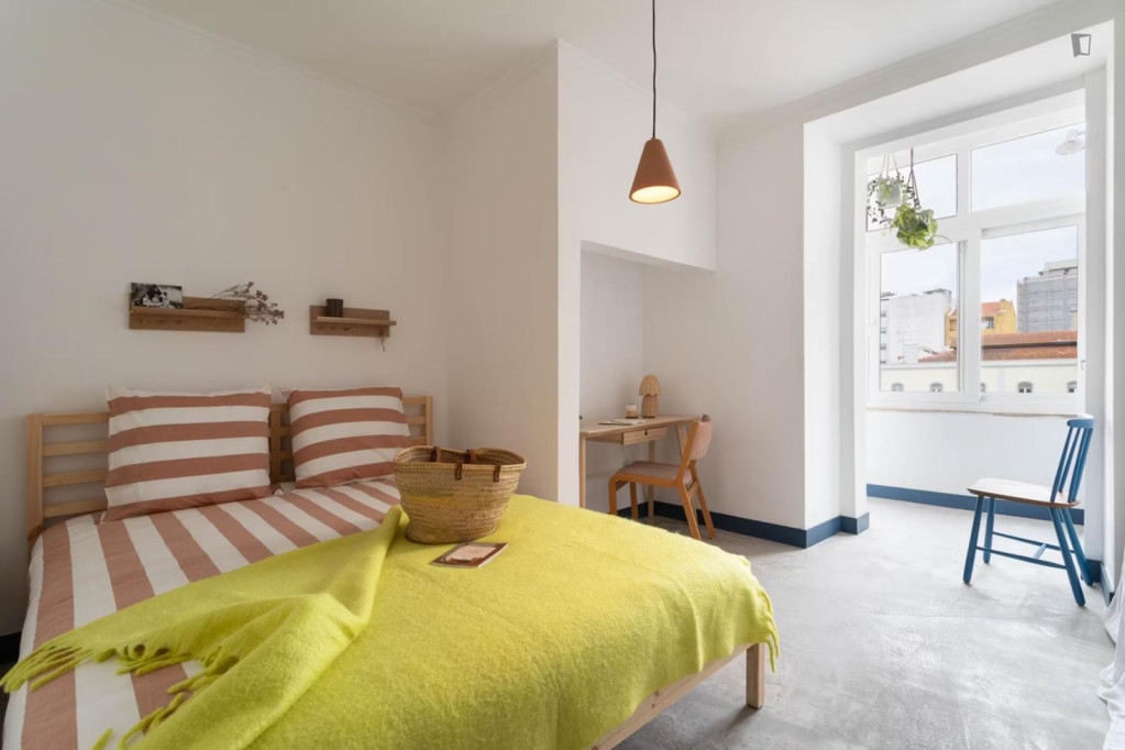 Bright bedroom near Anjos metro station - Lisbonne - chambre - ImmoJeune
