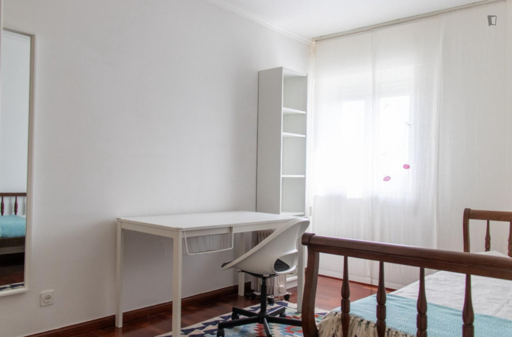 Charming bedroom in a 4-bedroom flat - Lisbonne - chambre - ImmoJeune