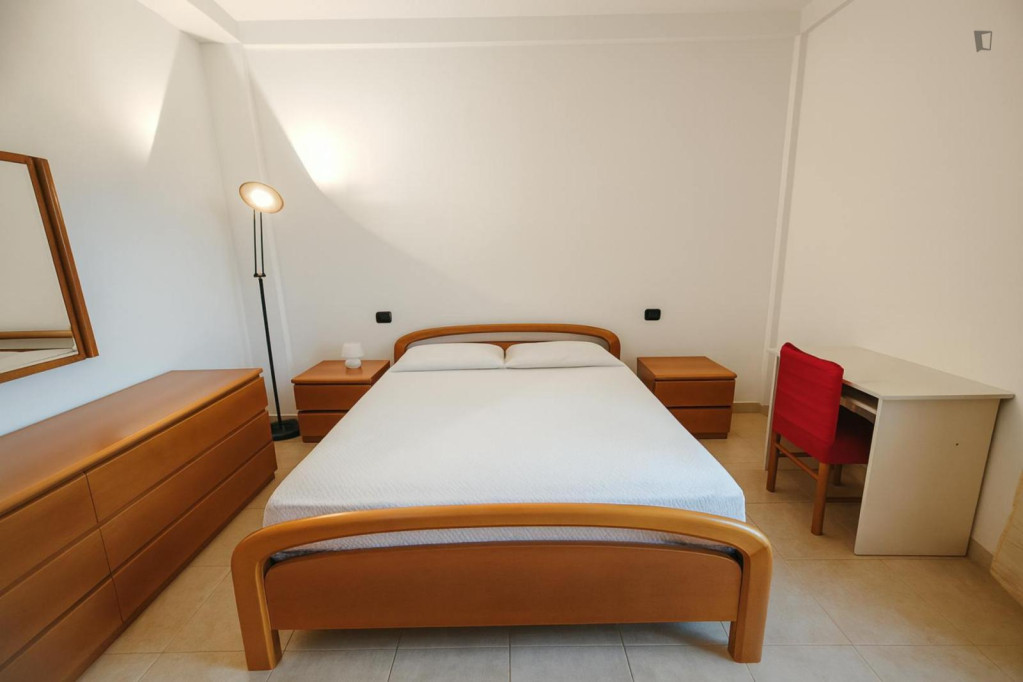 Neat double bedroom near Milano Certosa station - Milan - chambre - ImmoJeune