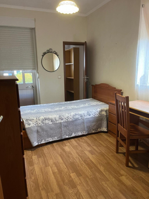Comfy bedroom conveniently located - Porto - chambre - ImmoJeune