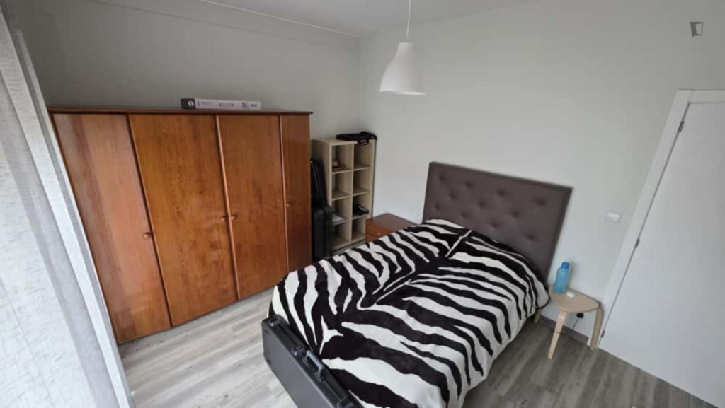 Captivating Double Bedroom with a balcony close to University of Aveiro - Aveiro - chambre - ImmoJeune
