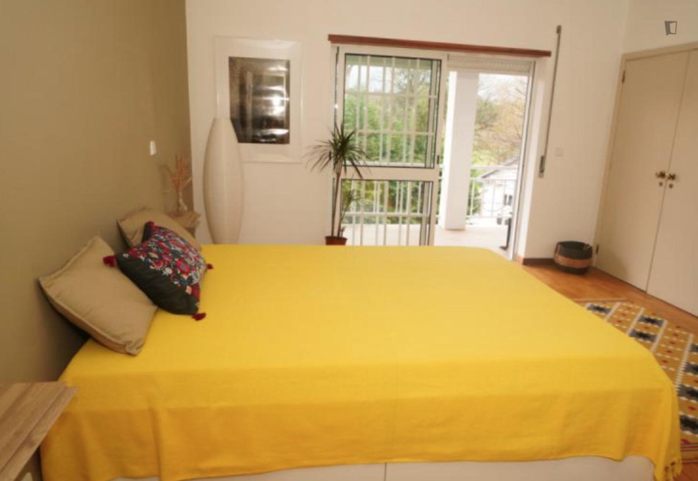Sunny double bedroom in a hostel - Braga - chambre - ImmoJeune