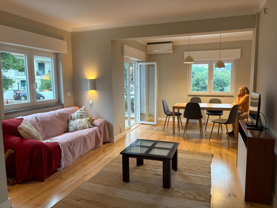 Fascinating 1 Bedroom House  with an office close to Caxias Train Station - Lisbonne - chambre - ImmoJeune