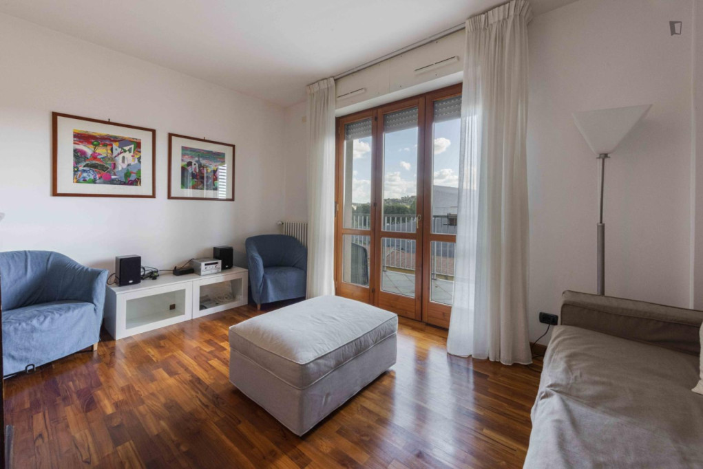Welcoming 2-bedroom apartment near the Porta Al Prato train station - Florence - chambre - ImmoJeune