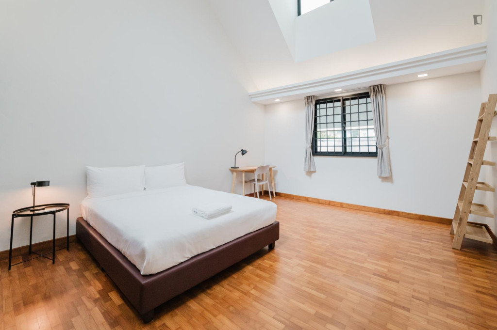 Spacious double bedroom in Potong Pasir - Singapore - chambre - ImmoJeune