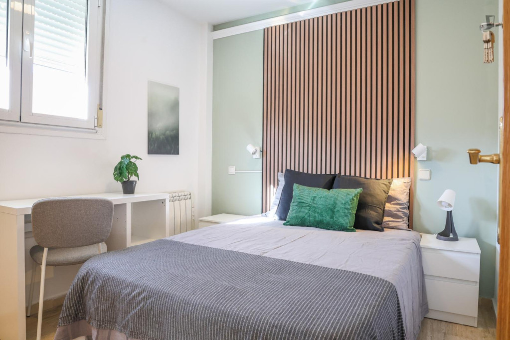 Appealing double bedroom in the Numancia neighbourhood - Madrid - chambre - ImmoJeune