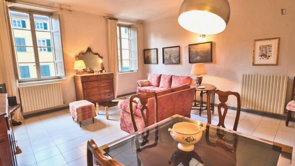 Charming 3-bedroom apartment in Walled City - Lucca - chambre - ImmoJeune