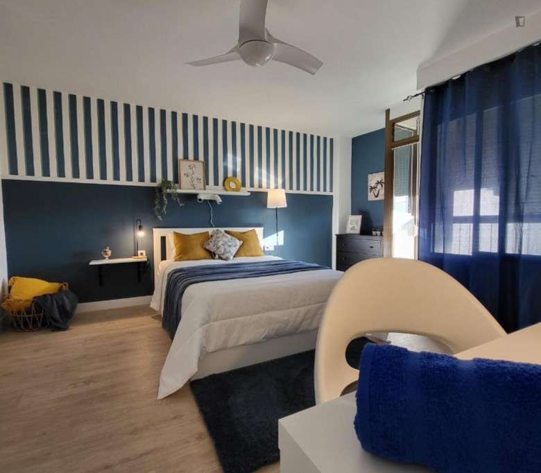 Alluring double bedroom in Carolines Baixes - Alicante - chambre - ImmoJeune