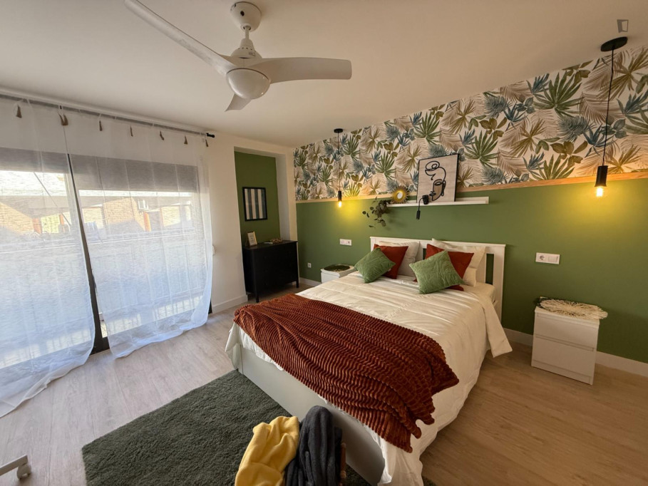Neat double bedroom in Carolines Baixes - Alicante - chambre - ImmoJeune