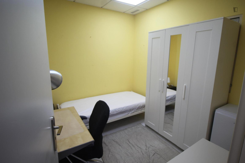 Cozy Single Bedroom close to University Autónoma de Lisboa - Lisbonne - chambre - ImmoJeune